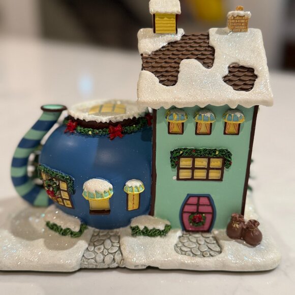 Hawthorne Village - "Cocoa Cafe" Piece - Picture 7 of 8